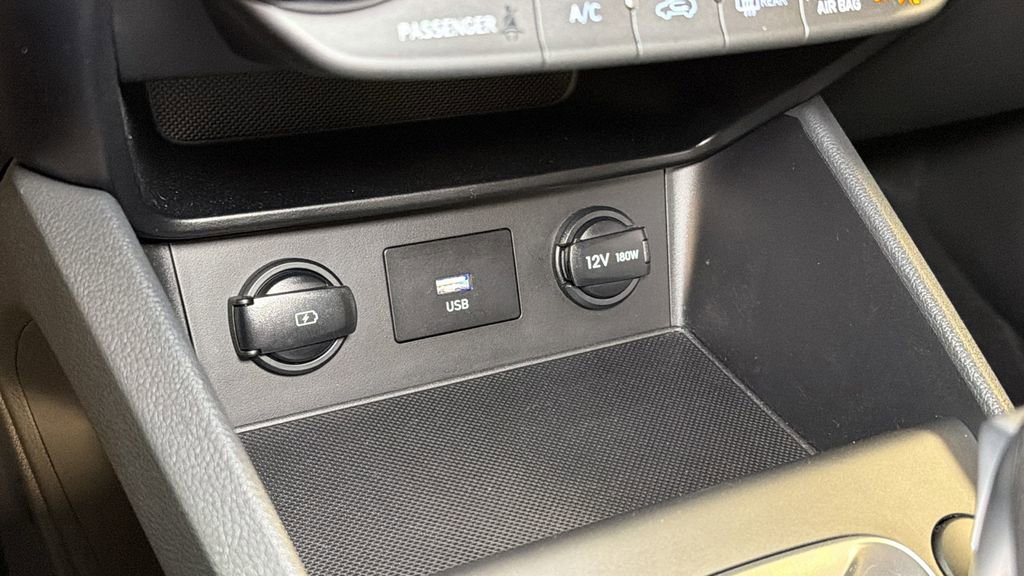 Used 2022 Hyundai Kona SE image 29