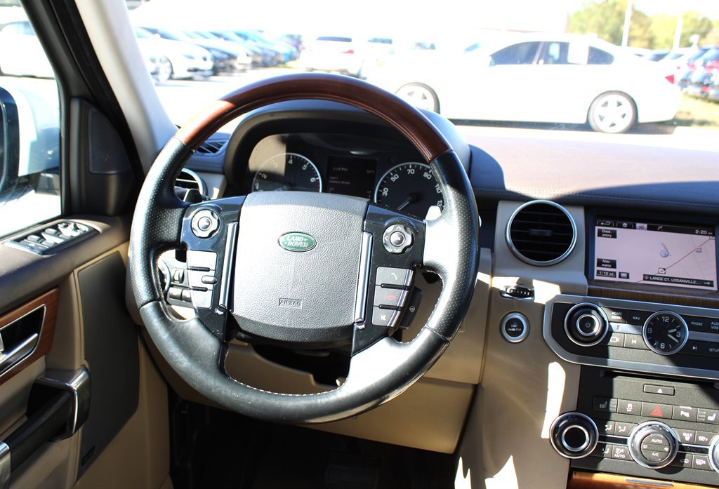 Used 2016 Land Rover LR4 HSE image 15