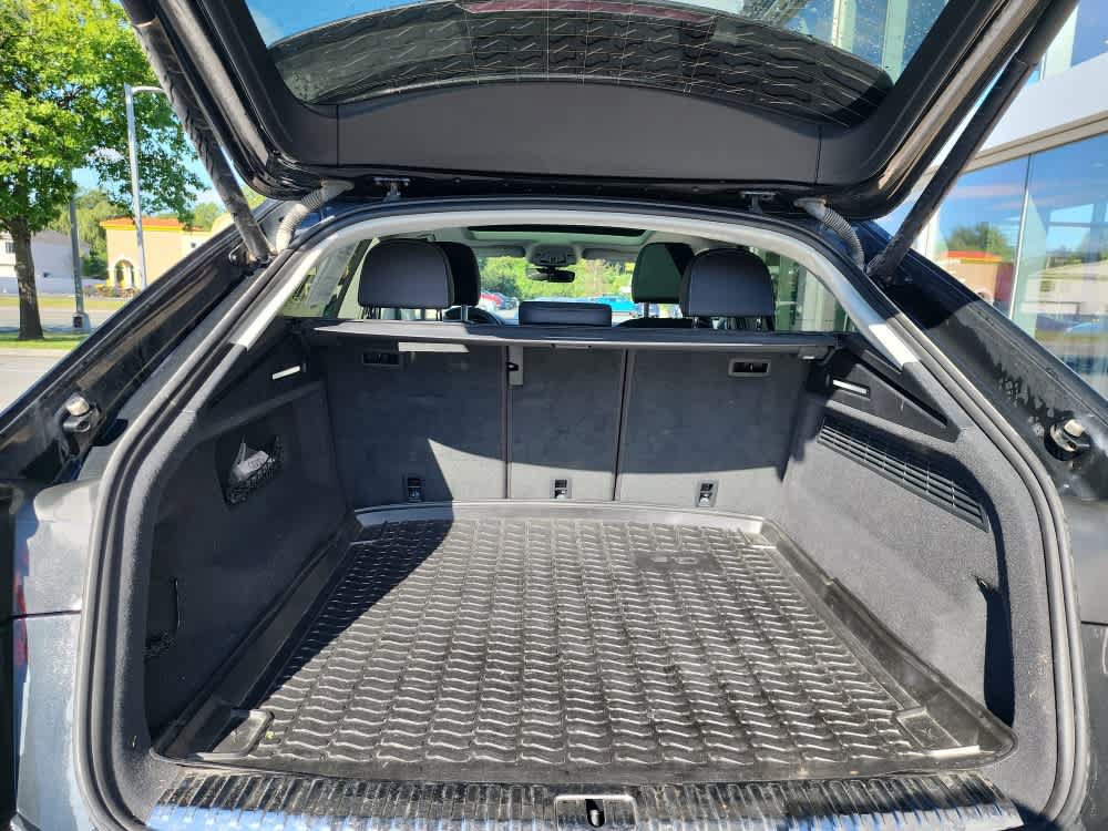 Used 2022 Audi Q8 Premium Plus AWD/4WD image 16