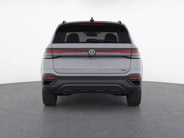 Used 2025 Volkswagen Taos SE AWD/4WD image 6