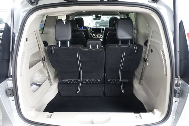 Used 2024 Chrysler Pacifica Touring-L FWD image 21