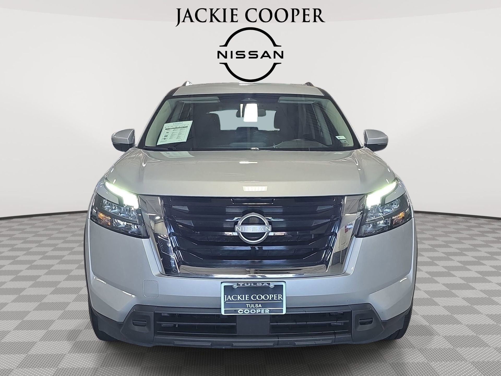 Used 2025 Nissan Pathfinder SV AWD/4WD image 2