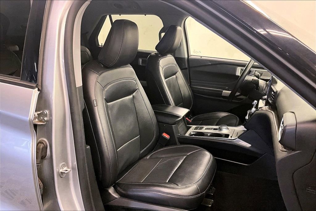 Used 2022 Ford Explorer Limited w/ Equipment Group 301A image 6