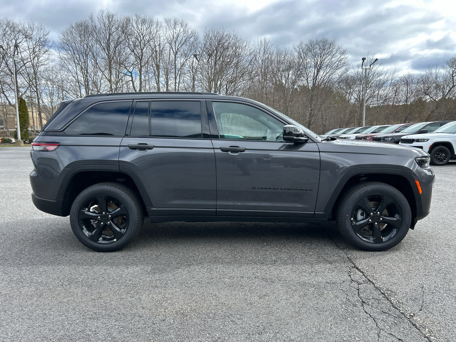 Used 2026 Jeep Grand Cherokee Limited w/ Limited Altitude Package AWD/4WD image 3