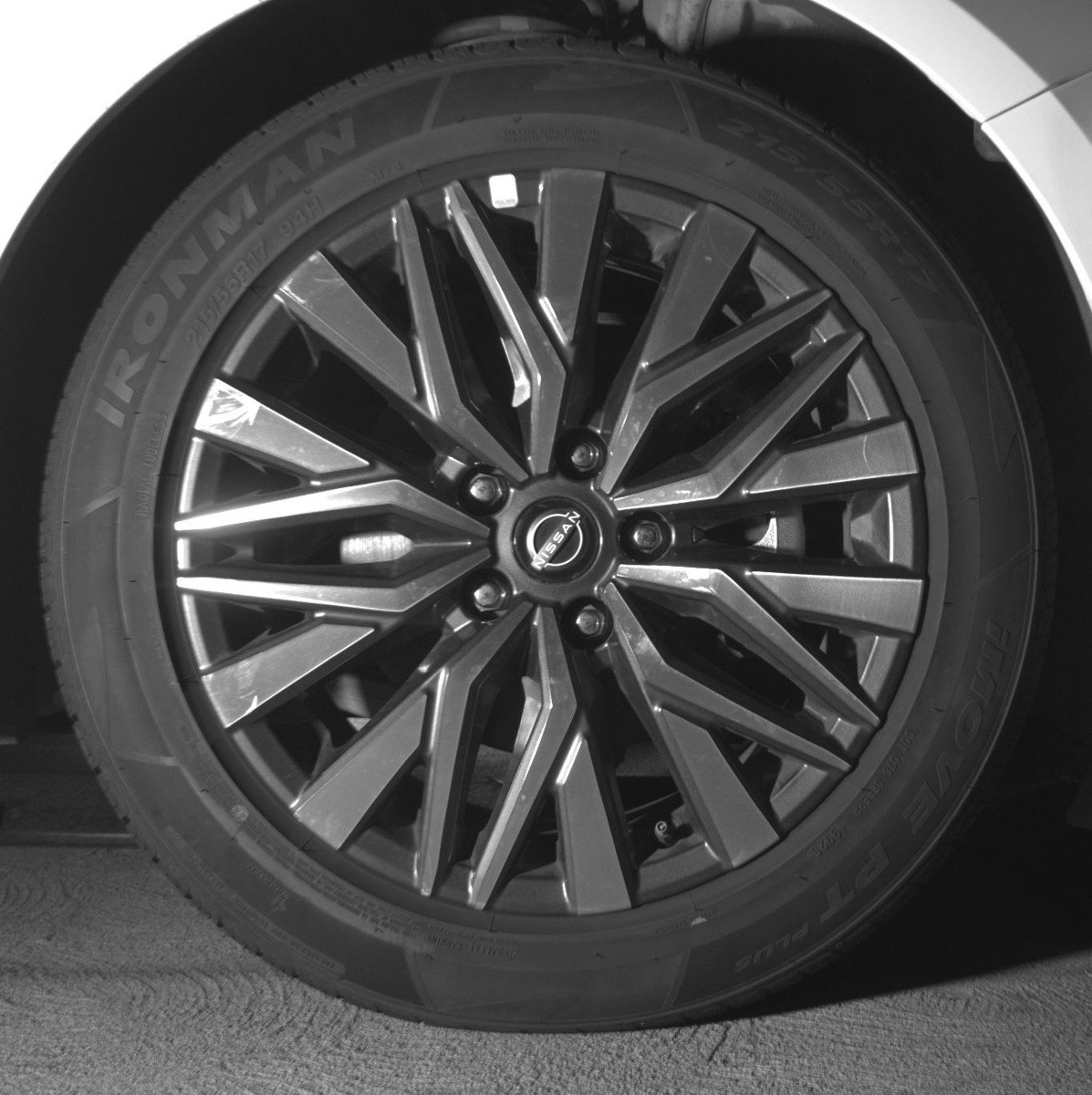 Used 2025 Nissan Altima 2.5 SV FWD image 13