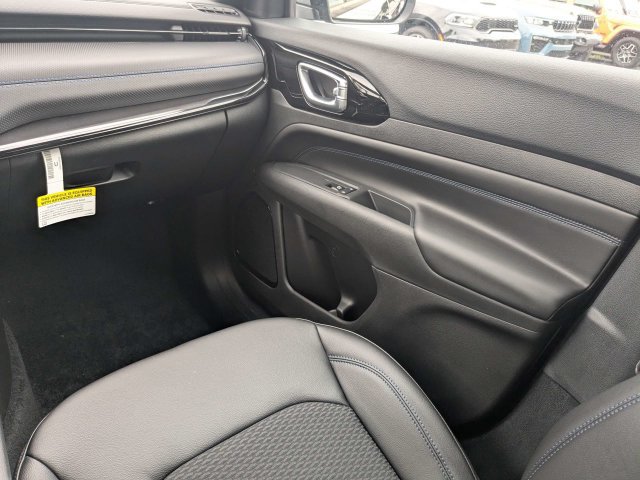 New 2026 Jeep Compass Latitude AWD/4WD image 17