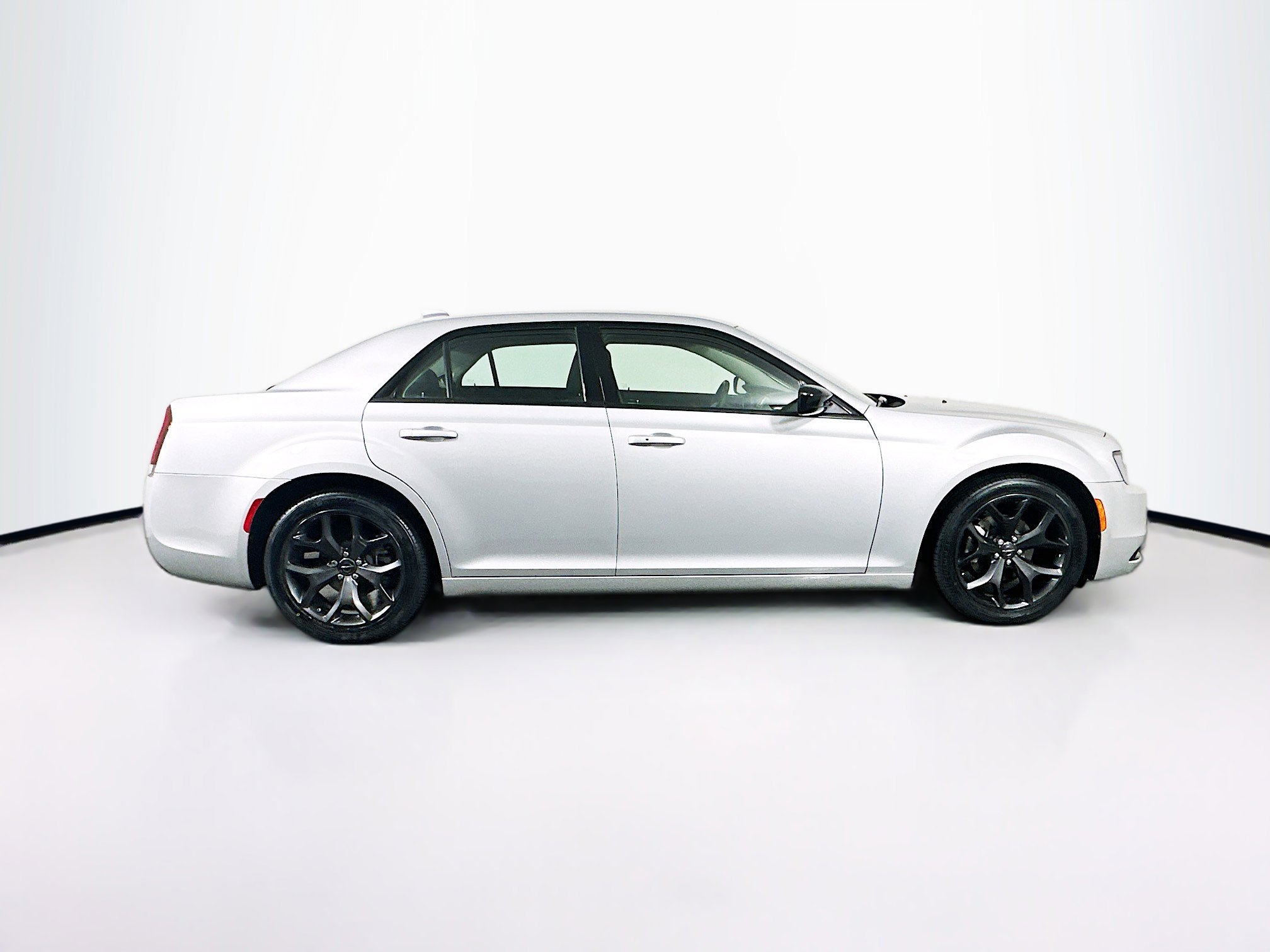 Used 2023 Chrysler 300 Touring w/ Sport Appearance Package image 10