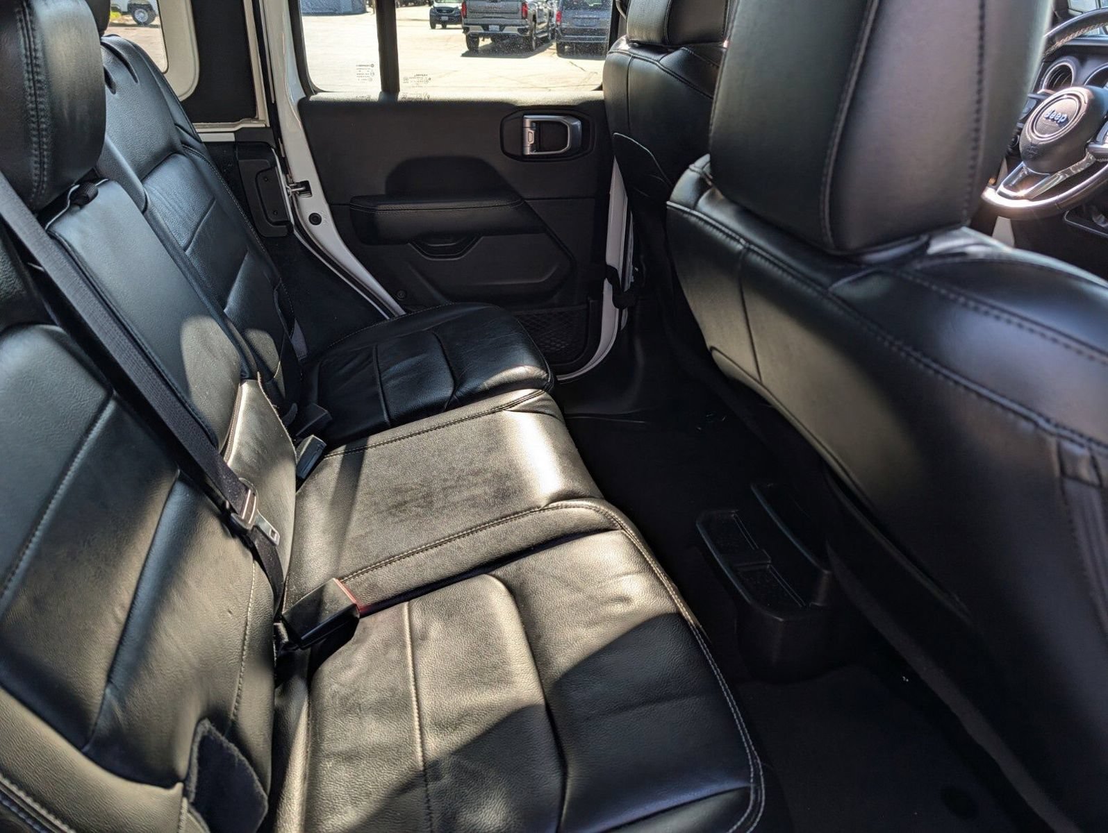 Used 2022 Jeep Wrangler Unlimited Sahara w/ Cold Weather Group AWD/4WD image 23