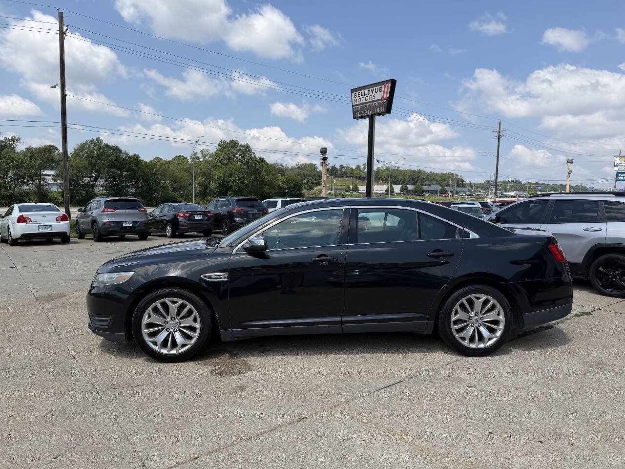 Used 2013 Ford Taurus Limited FWD image 2