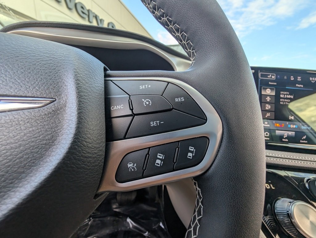 Used 2024 Chrysler Pacifica Touring-L w/ Road Tripper Package image 21