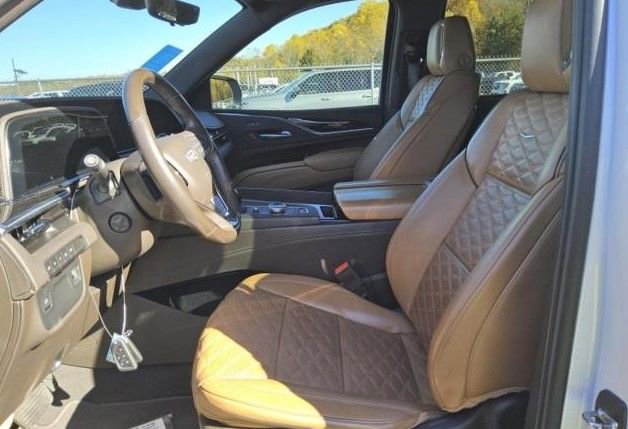 Used 2023 Cadillac Escalade ESV Premium Luxury image 6