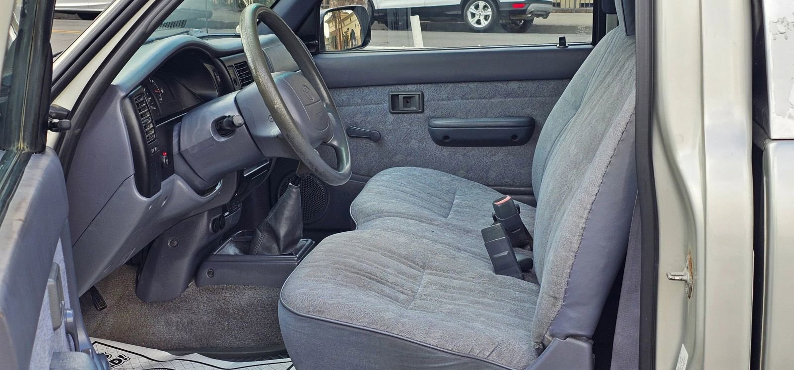 Used 2000 Toyota Tacoma 2WD Regular Cab image 13