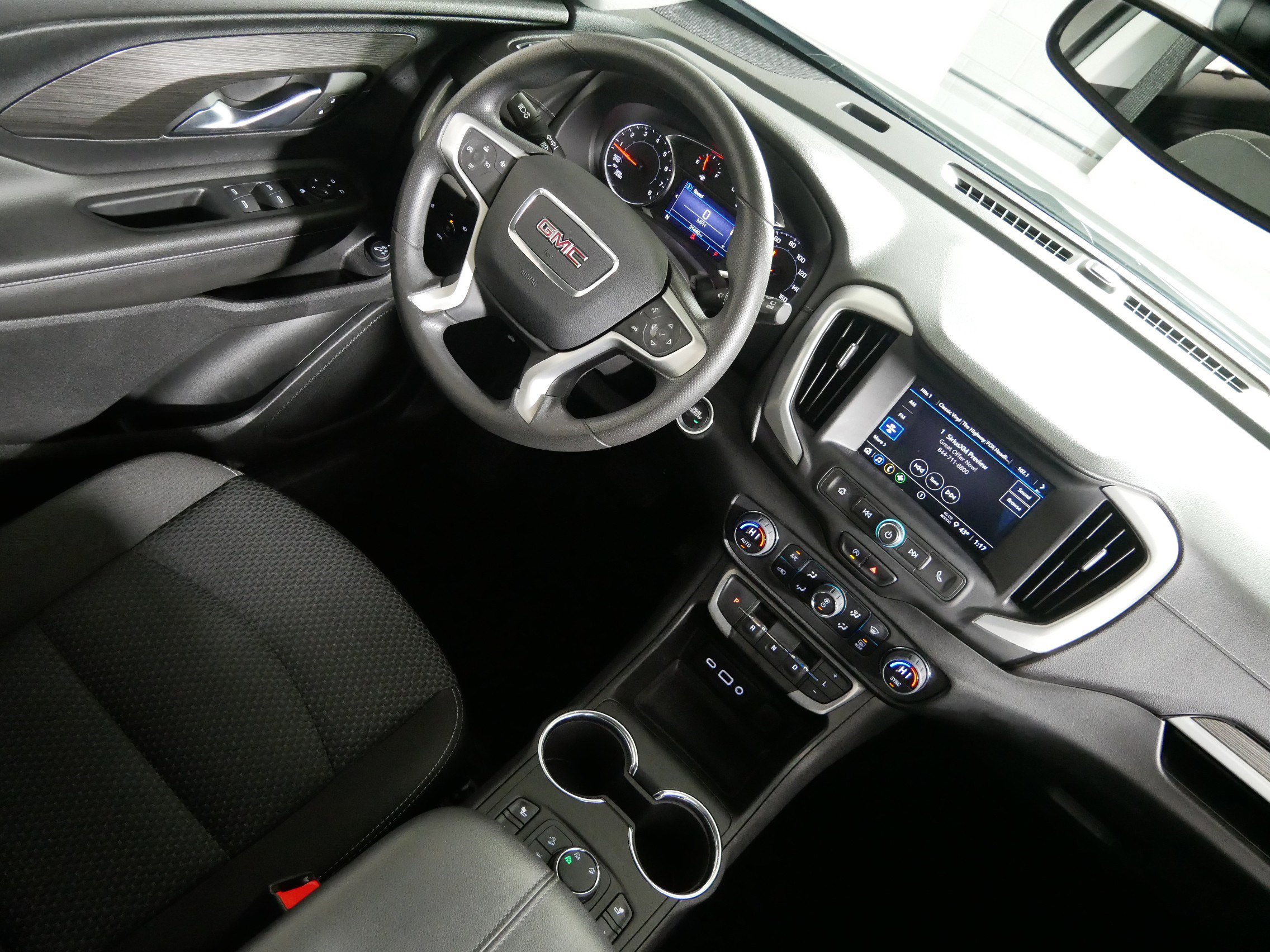 Used 2023 GMC Terrain SLE w/ Driver Convenience Package image 9