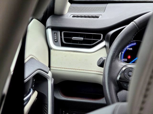 Used 2019 Toyota RAV4 Limited image 16