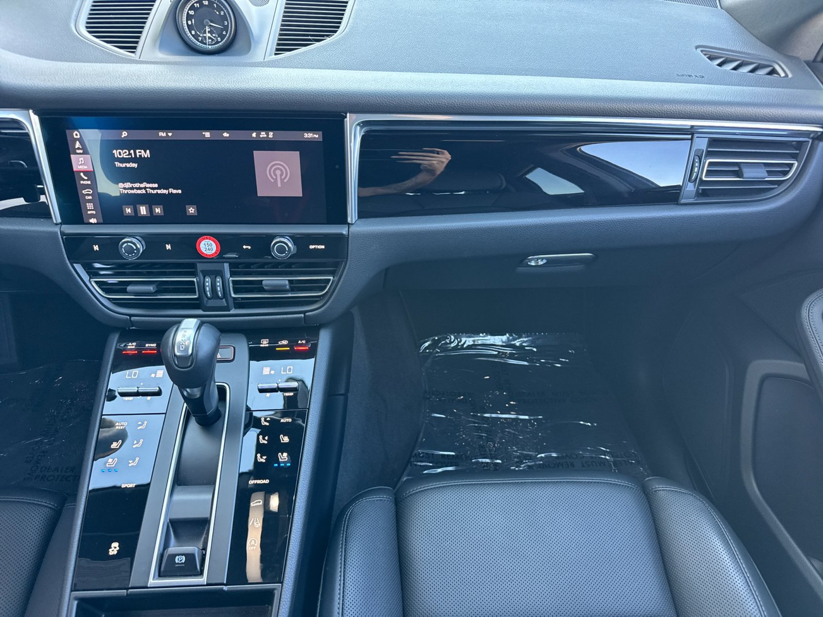 Certified 2026 Porsche Macan AWD/4WD image 25