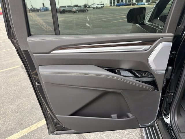 New 2026 Cadillac Escalade ESV Luxury w/ Touring Package image 15
