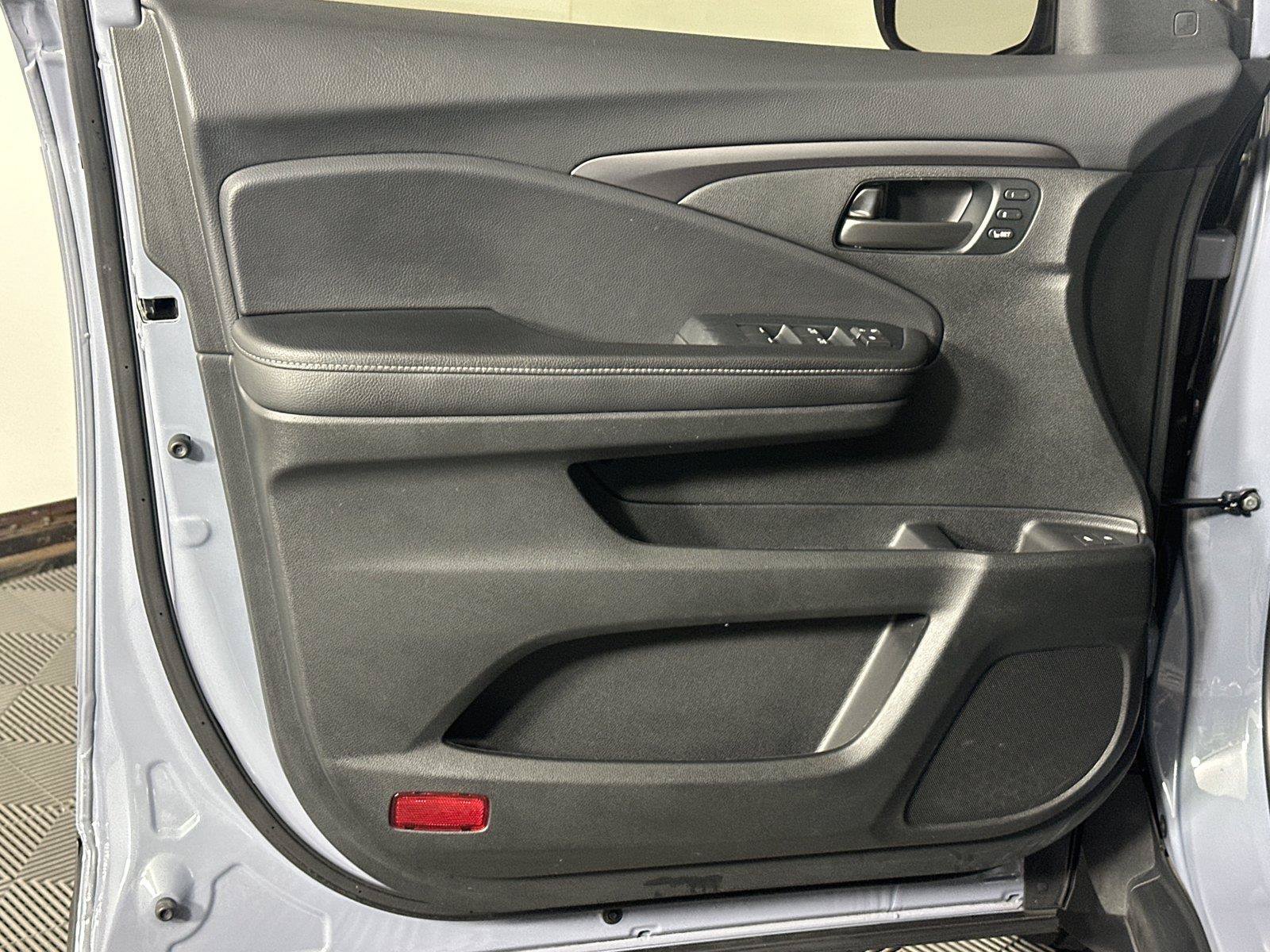Used 2023 Honda Passport EX-L image 10