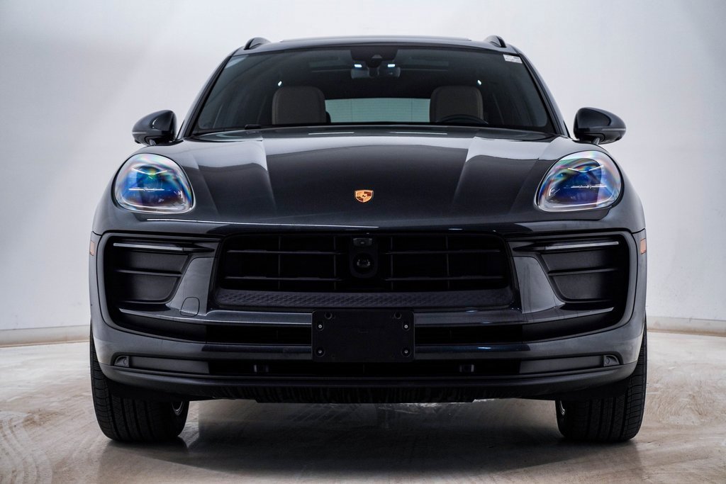 Certified 2025 Porsche Macan image 6