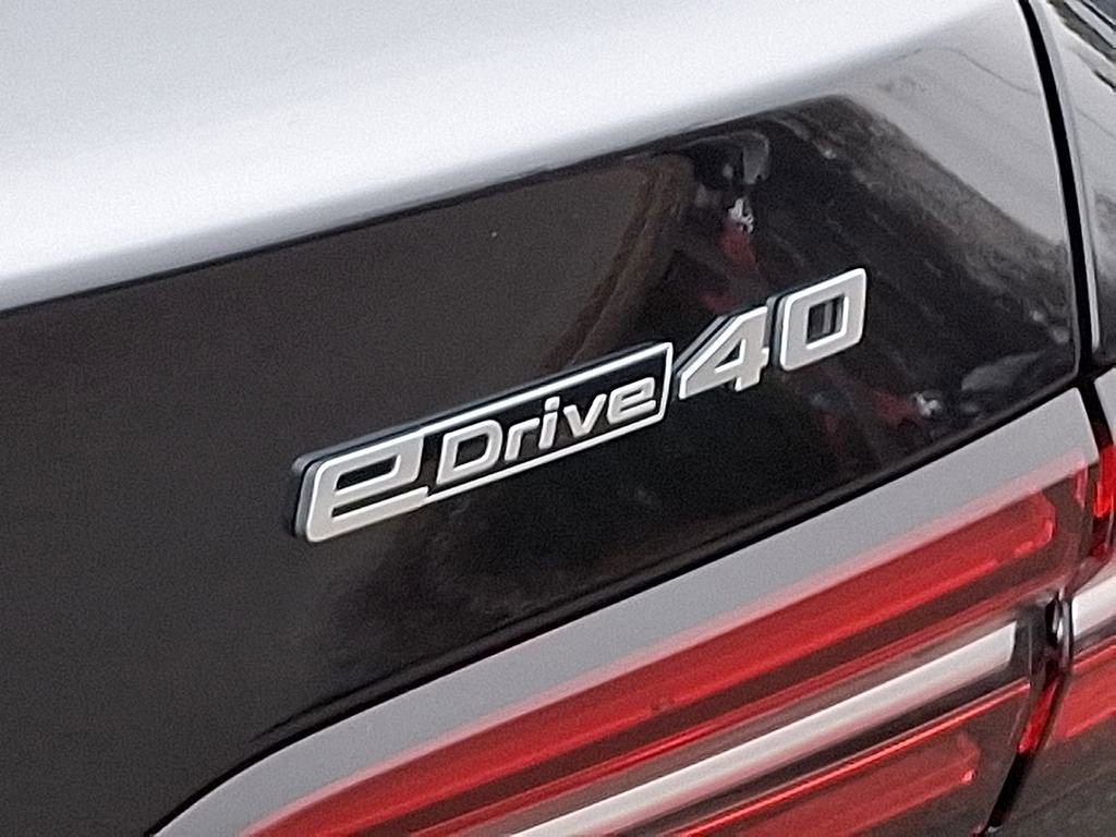 Used 2025 BMW i5 eDrive40i image 36