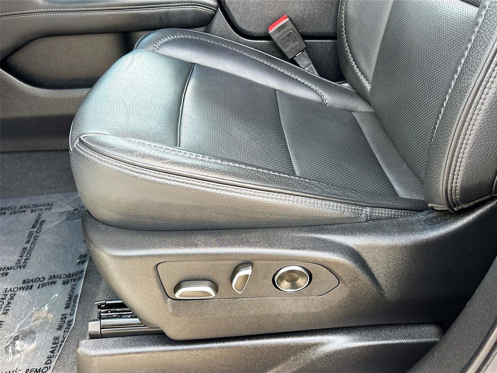 Used 2025 GMC Yukon Denali RWD image 20