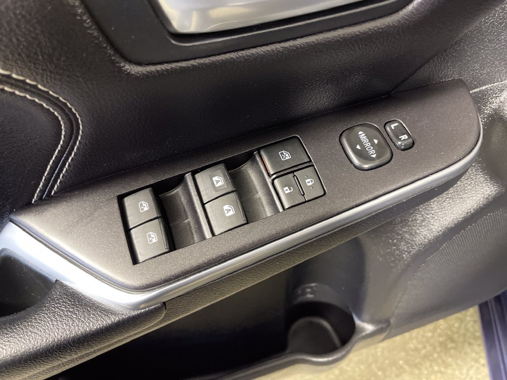 Used 2016 Toyota Camry XLE w/ Moonroof Package FWD image 16