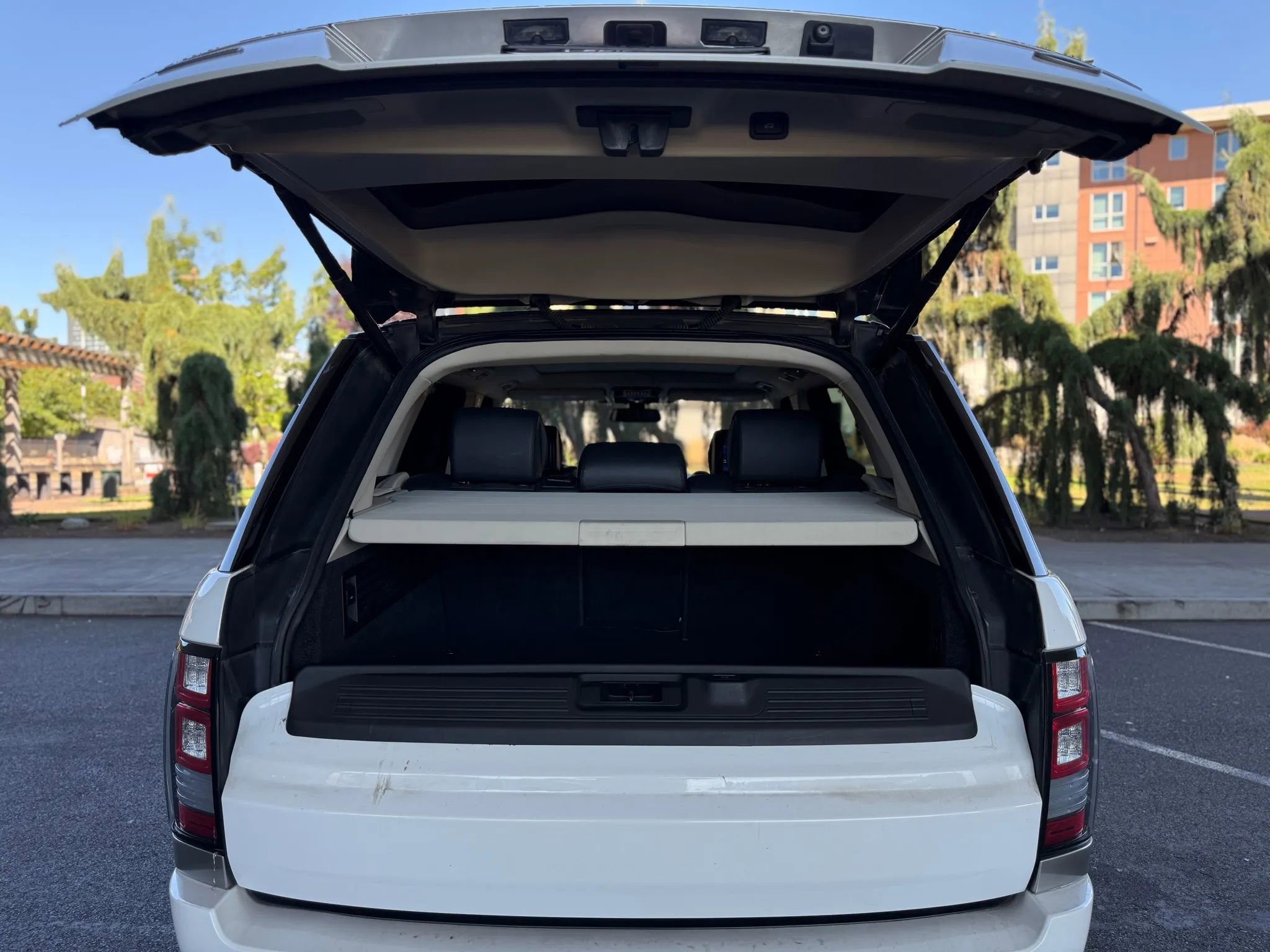 Used 2014 Land Rover Range Rover Supercharged image 42