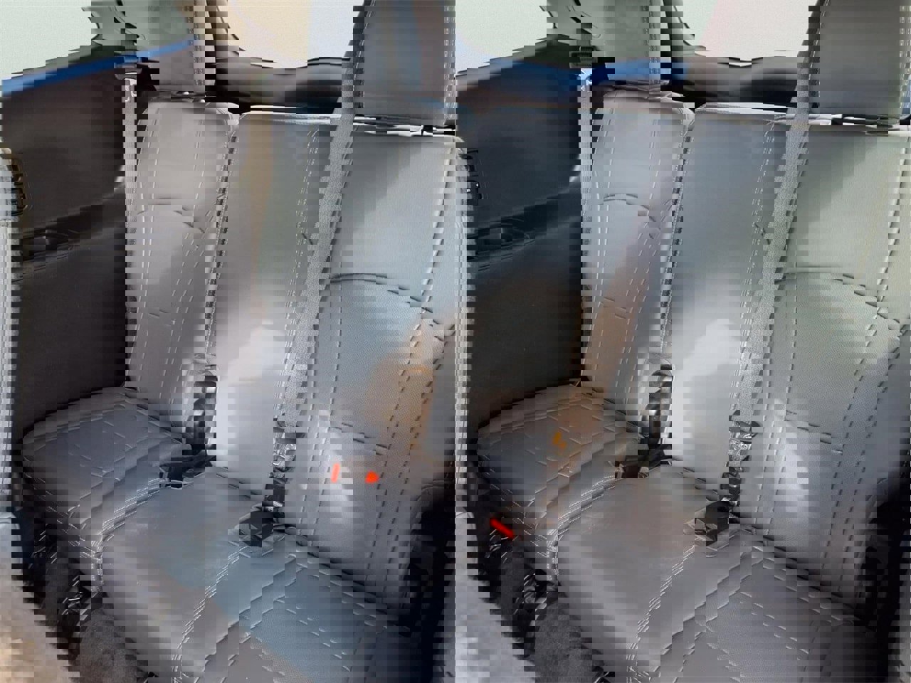 Used 2020 Buick Enclave Premium w/ Sun and Sites Package image 12