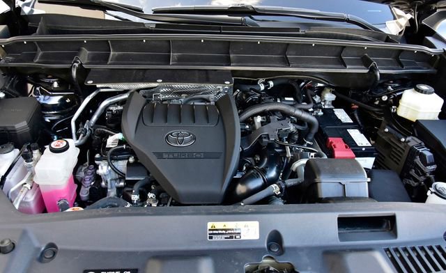 Used 2023 Toyota Highlander LE image 32