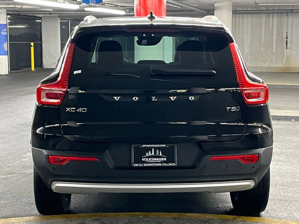 Used 2020 Volvo XC40 T5 Momentum image 32