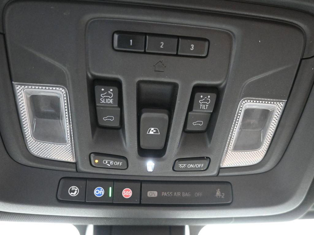 Used 2021 Chevrolet Silverado 1500 High Country w/ Technology Package image 17