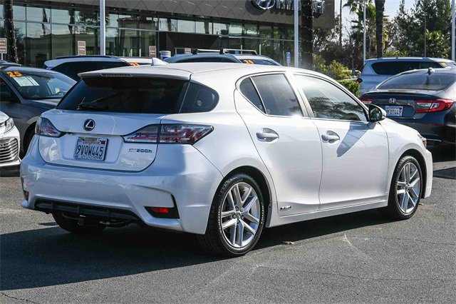 Used 2017 Lexus CT 200h w/ Navigation System Package image 4