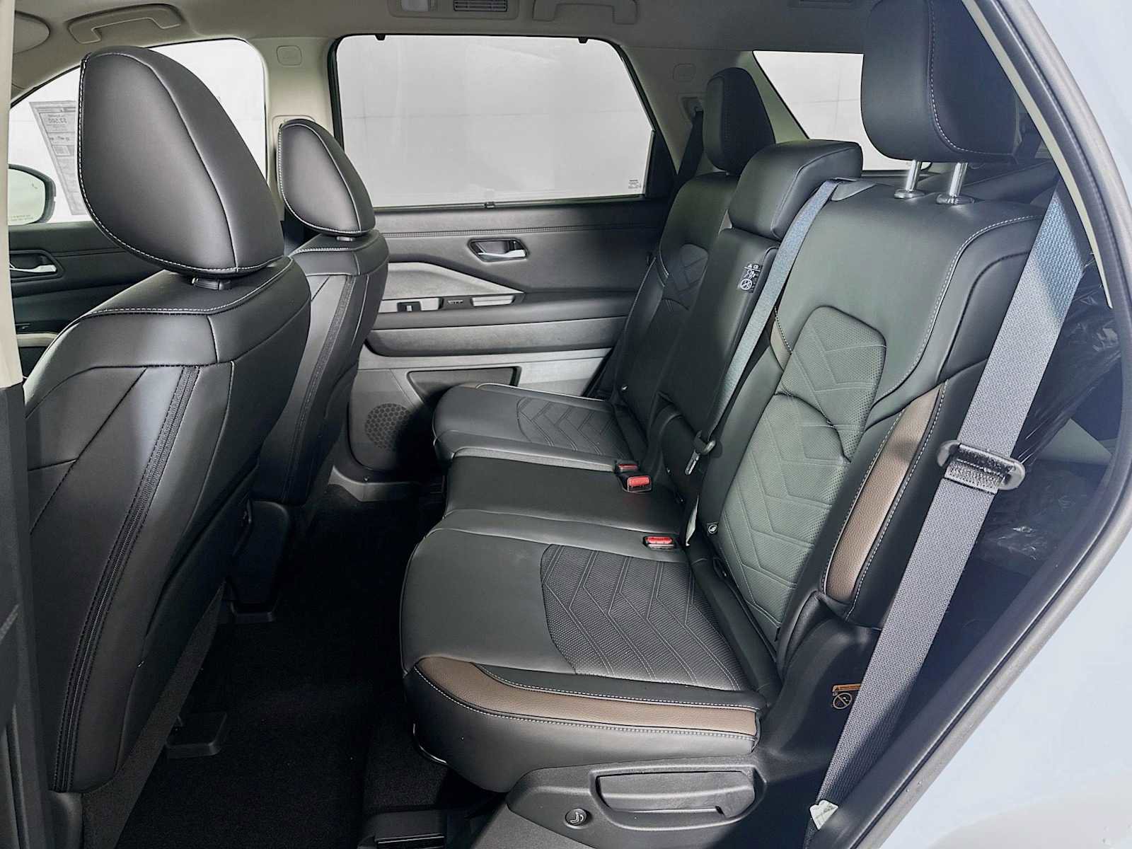 New 2025 Nissan Pathfinder Platinum w/ Cargo Package image 5