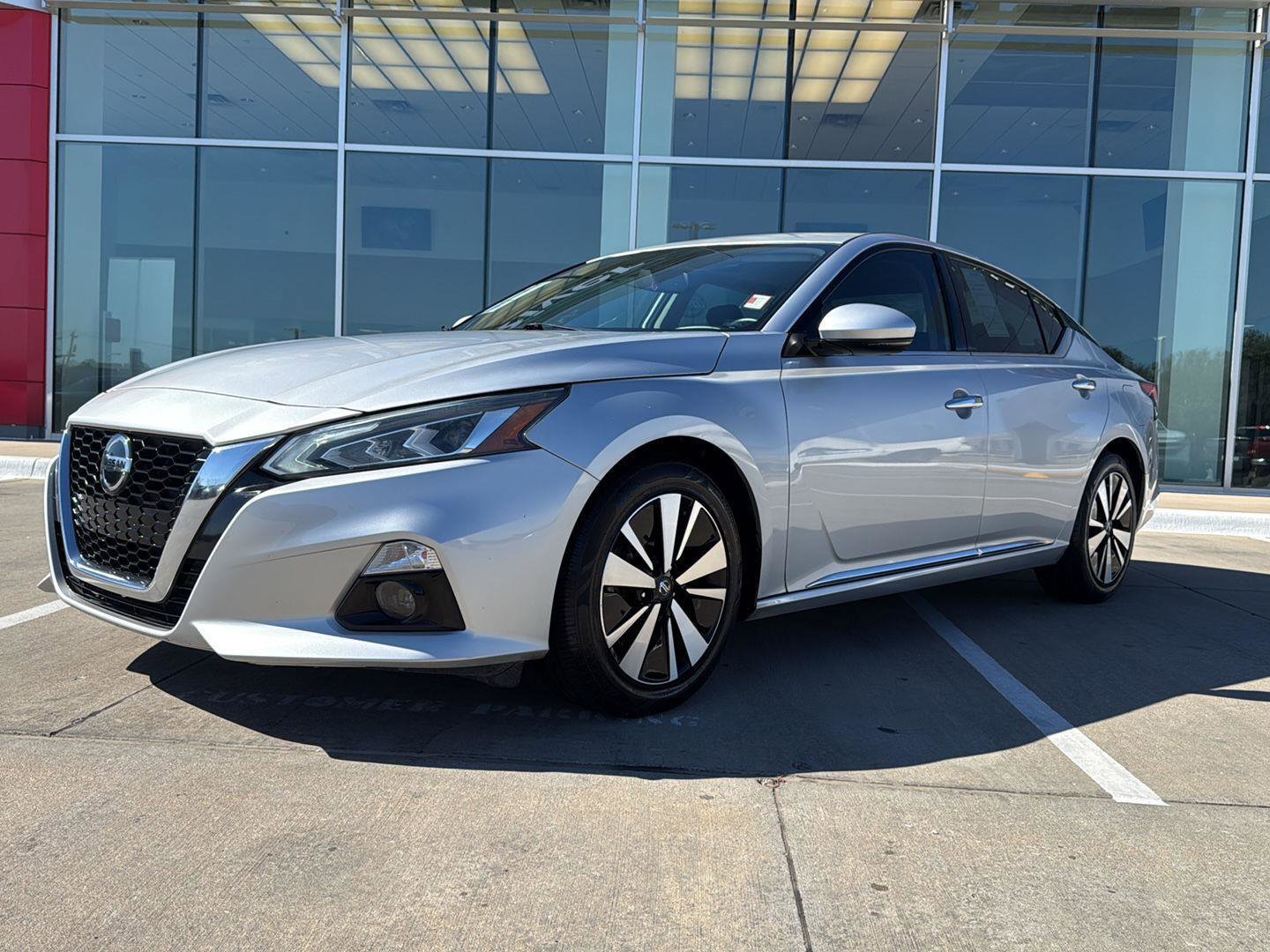 Used 2019 Nissan Altima 2.5 SV image 2