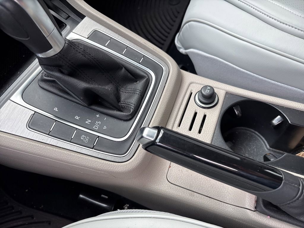 Used 2017 Volkswagen Golf S AWD/4WD image 16