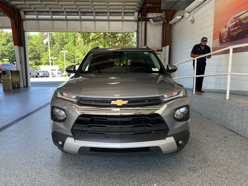 Used 2023 Chevrolet TrailBlazer LT FWD image 2