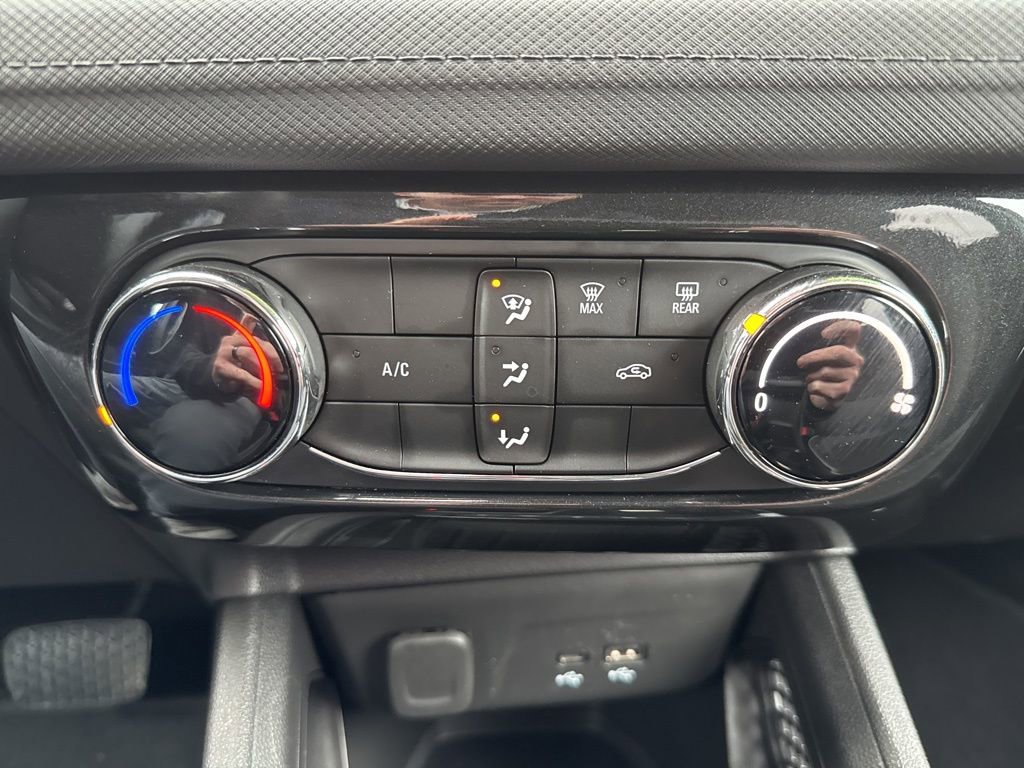 Used 2025 Chevrolet TrailBlazer LT w/ Driver Confidence Package AWD/4WD image 25