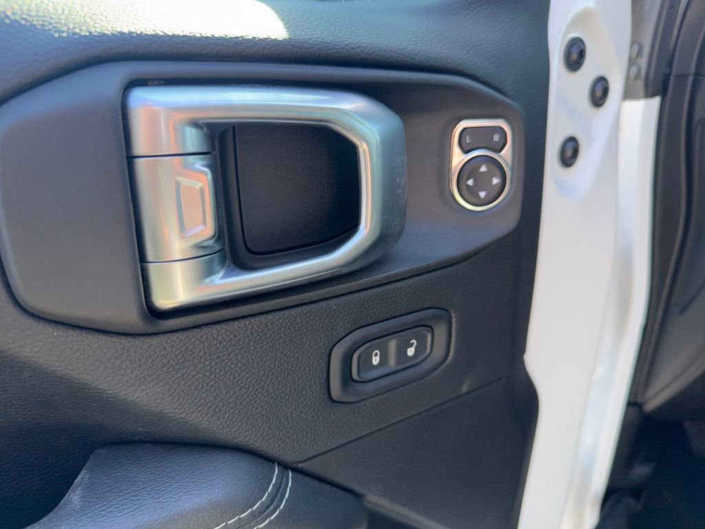 Used 2023 Jeep Wrangler Unlimited Sahara image 11