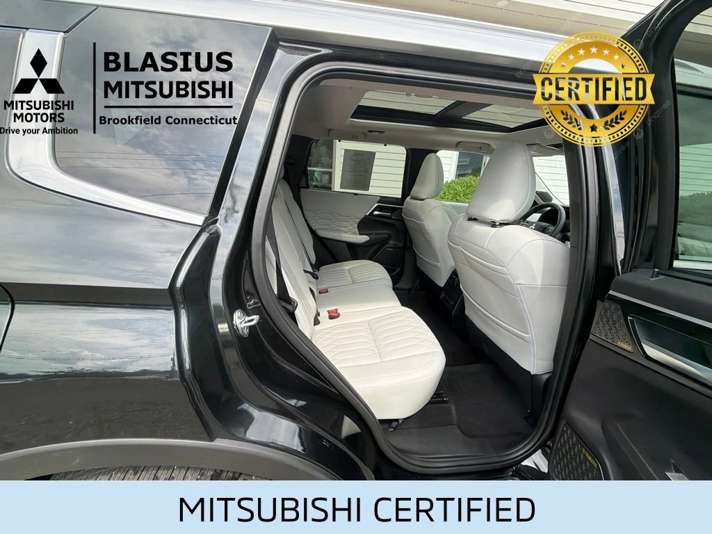Used 2025 Mitsubishi Outlander AWD image 36