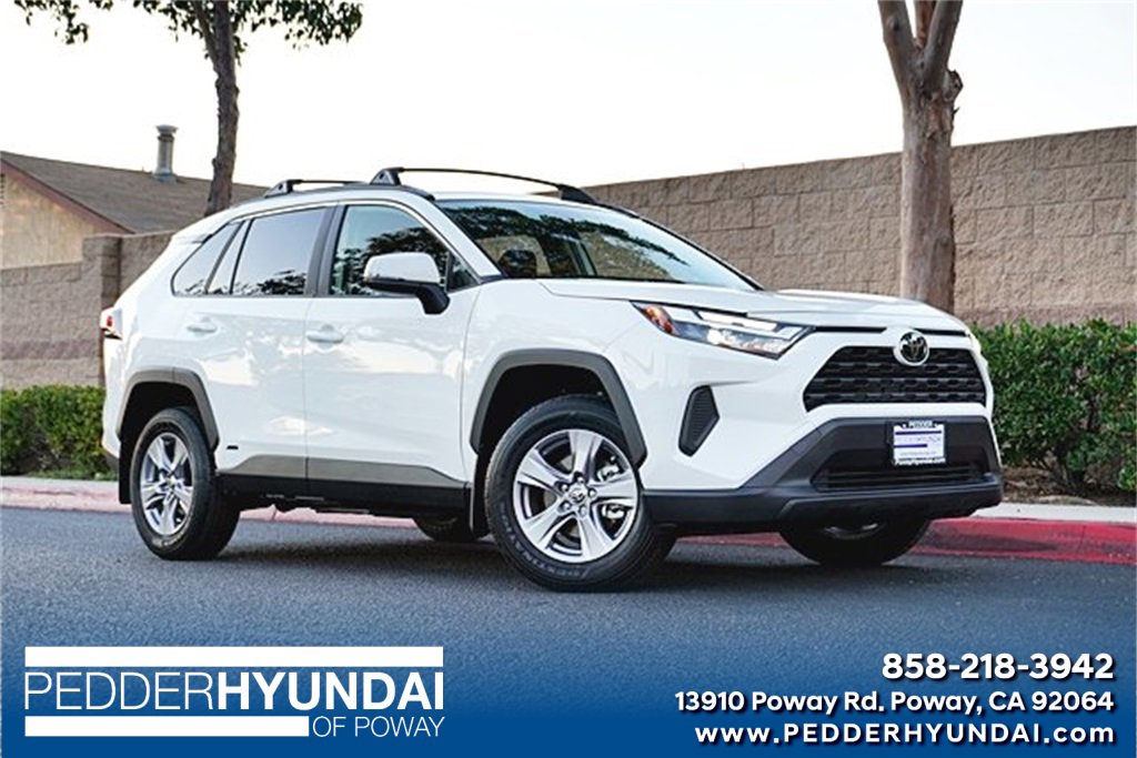 Used 2025 Toyota RAV4 LE video 1