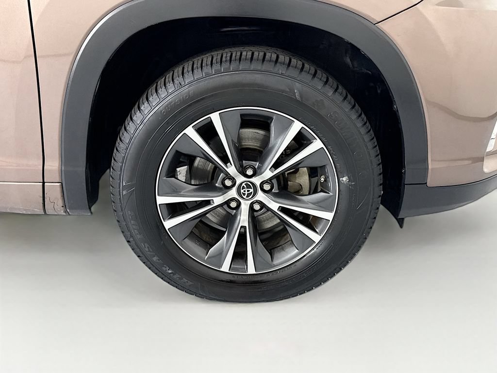 Used 2018 Toyota Highlander Plus FWD image 32