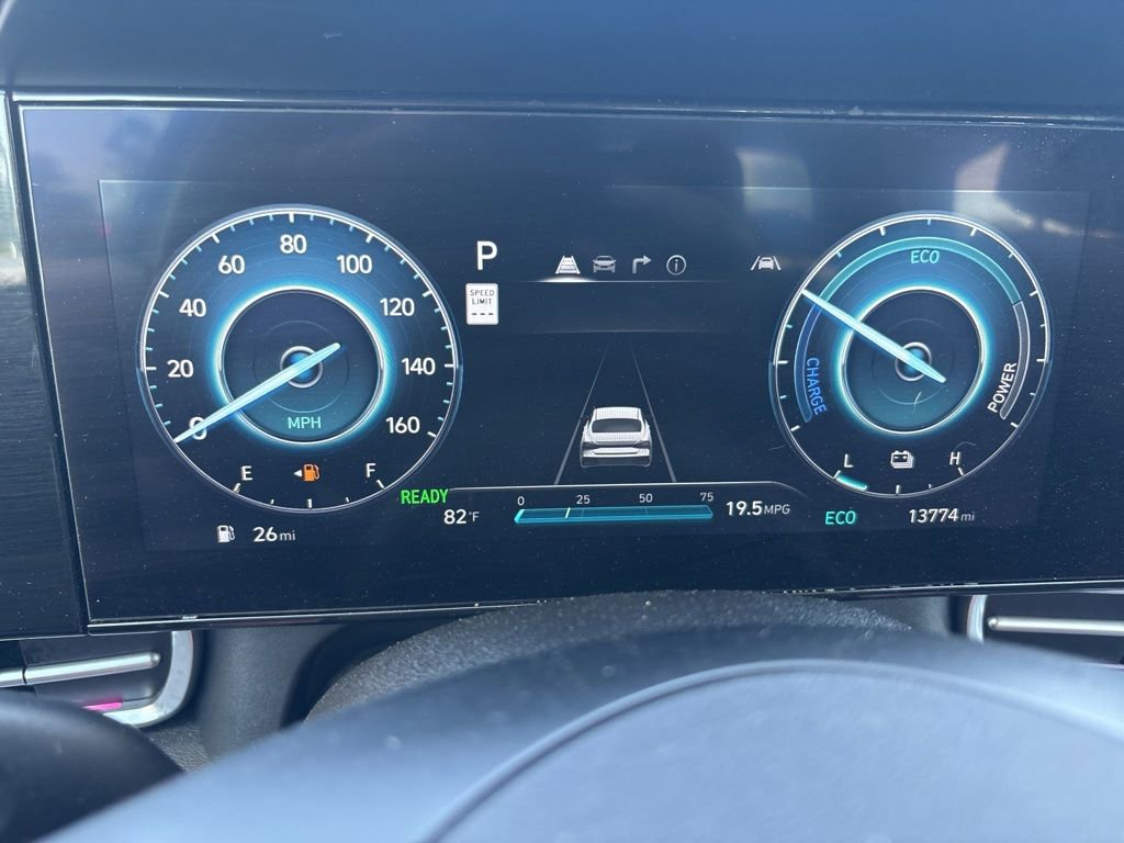 Used 2025 Hyundai Elantra Limited FWD image 14
