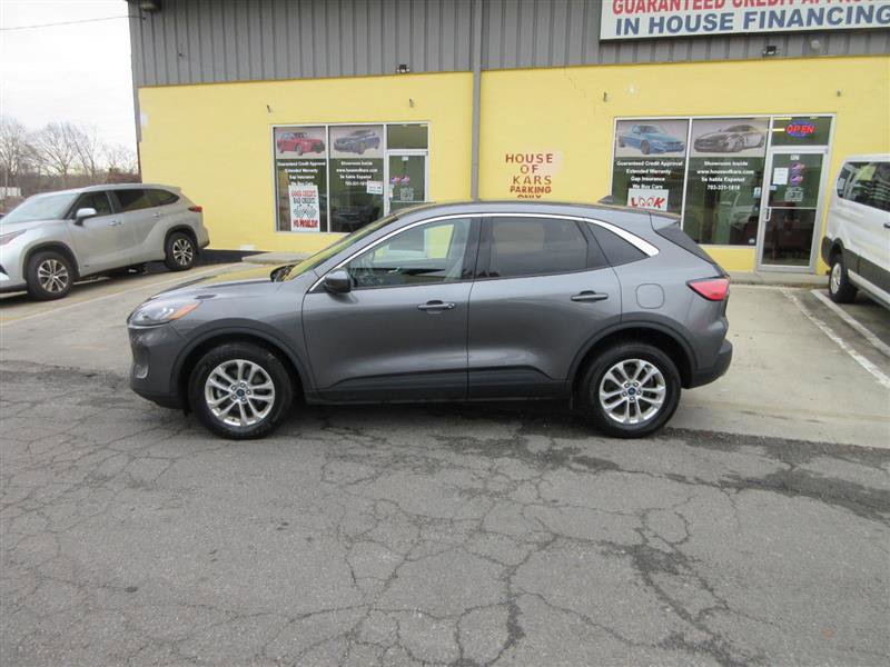 Used 2021 Ford Escape SE image 2