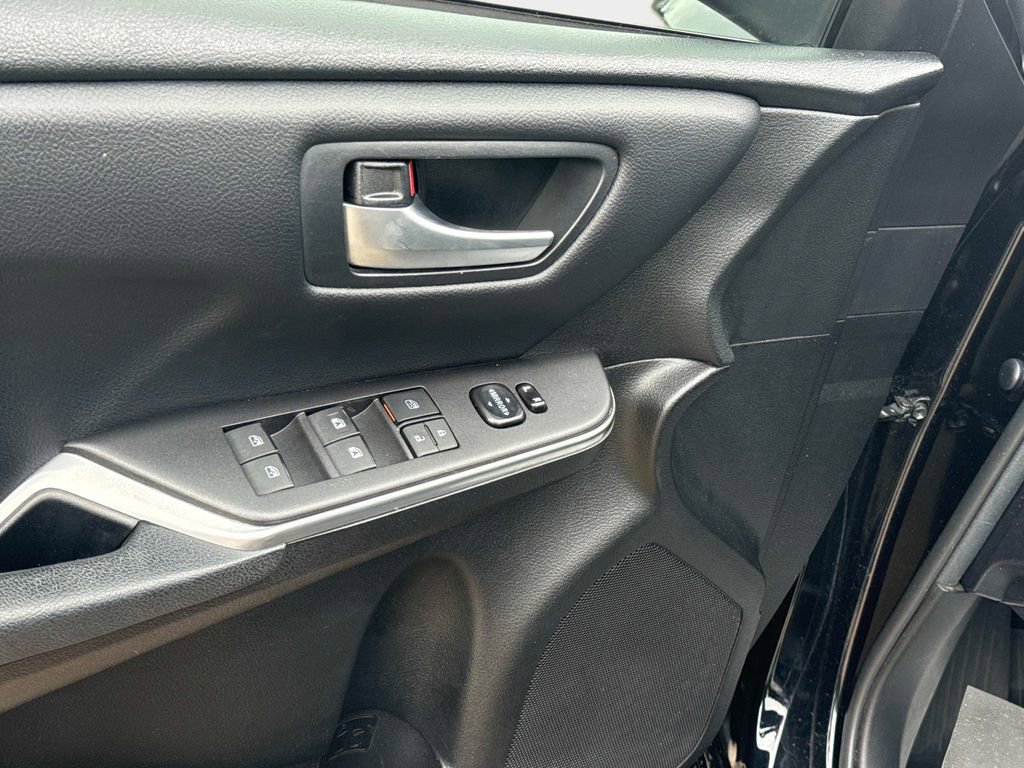 Used 2017 Toyota Camry SE FWD image 17