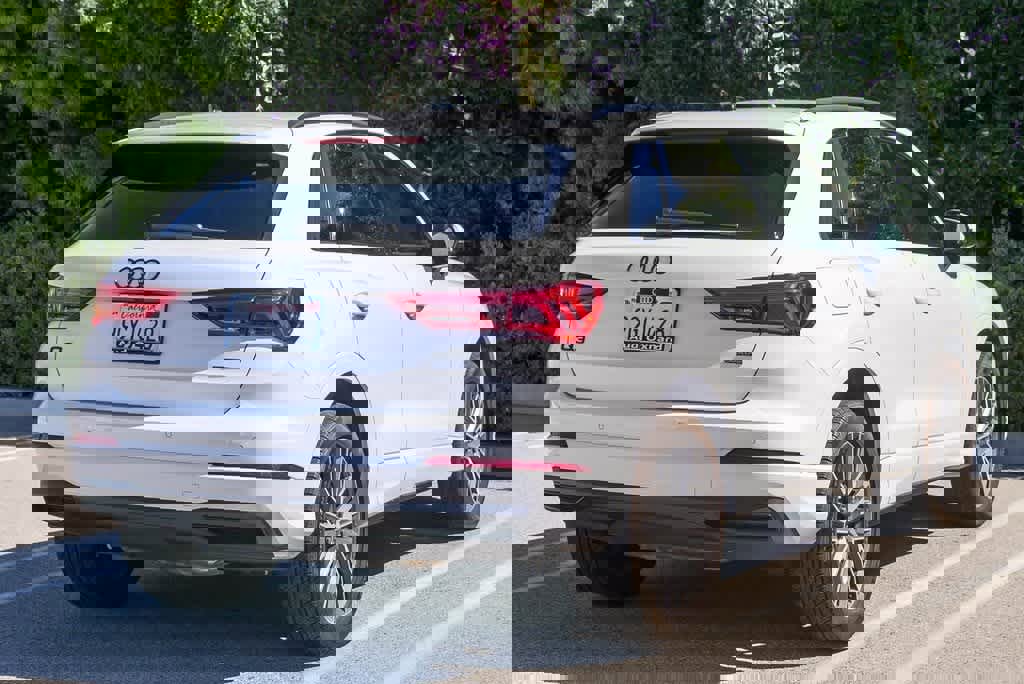 Used 2023 Audi Q3 2.0T Premium w/ Convenience Package image 9