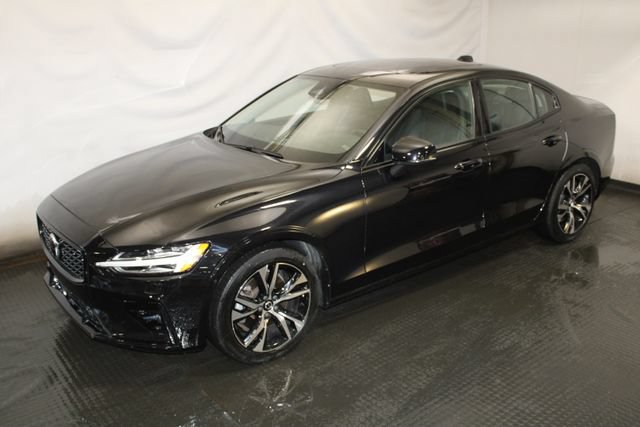 Used 2024 Volvo S60 B5 Core AWD/4WD image 2