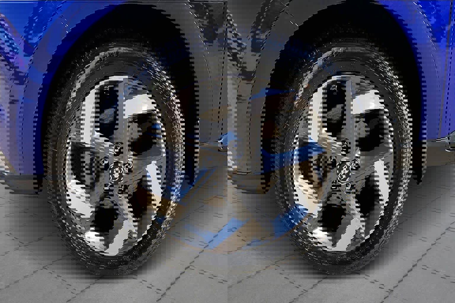 Certified 2025 Hyundai Venue SEL image 10