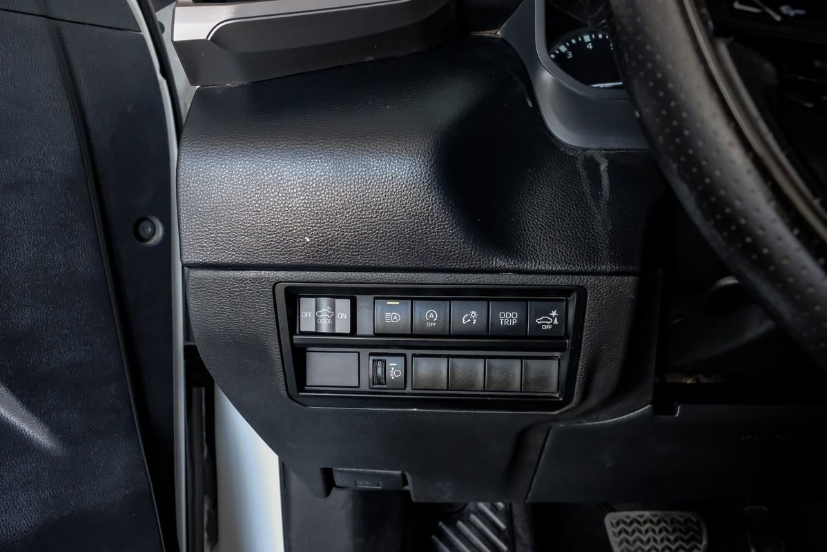 Used 2022 Toyota Tundra SR5 w/ SR5 Convenience Package image 27