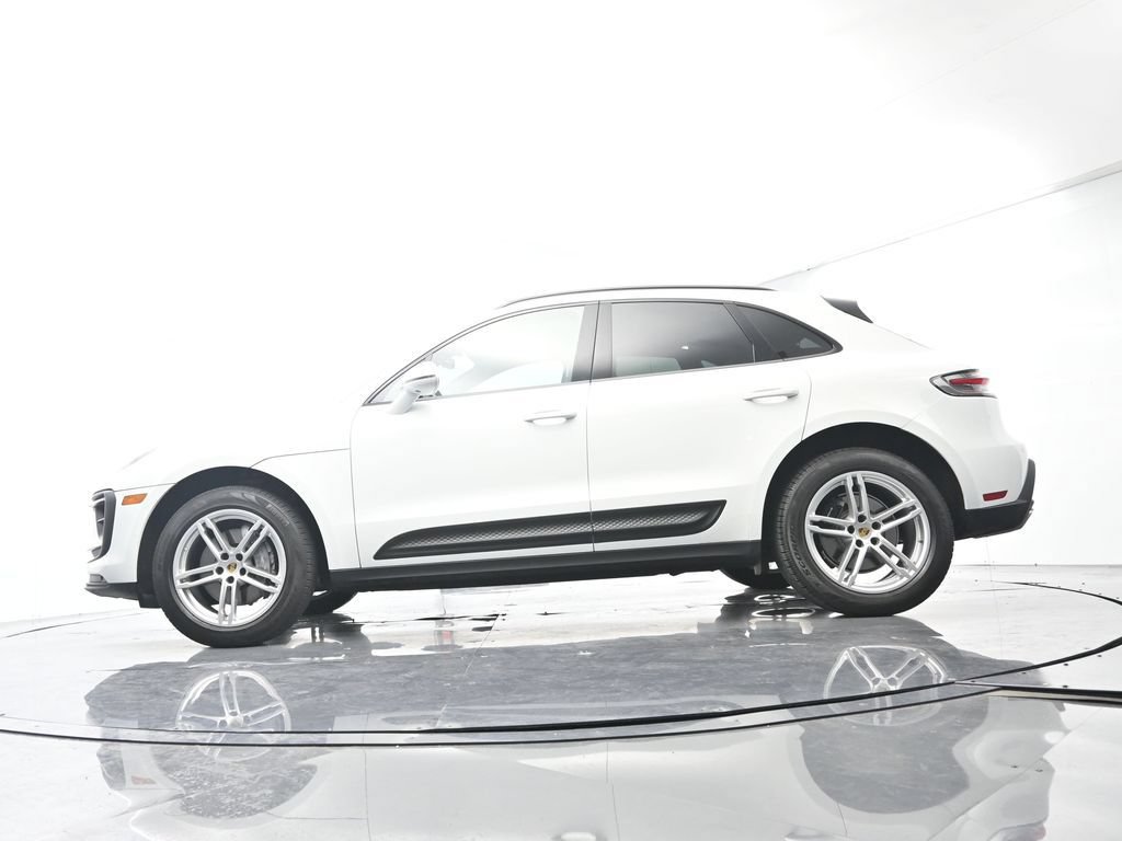 Certified 2022 Porsche Macan AWD/4WD image 46