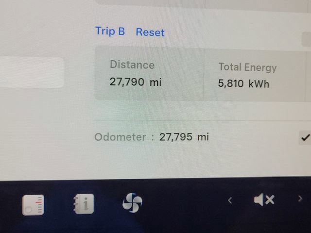 Used 2021 Tesla Model 3 Standard Range Plus image 22