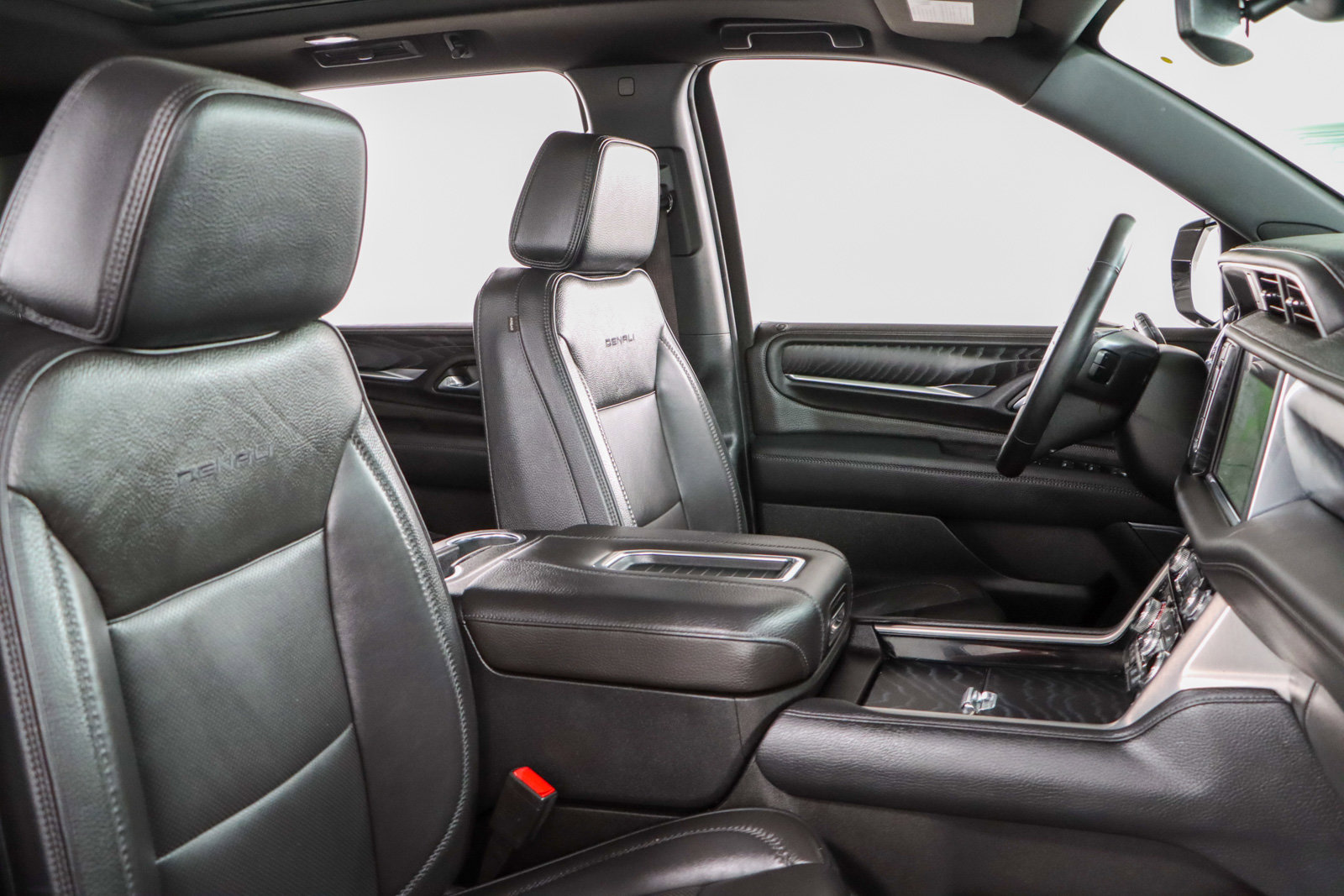 Used 2024 GMC Yukon XL Denali image 31